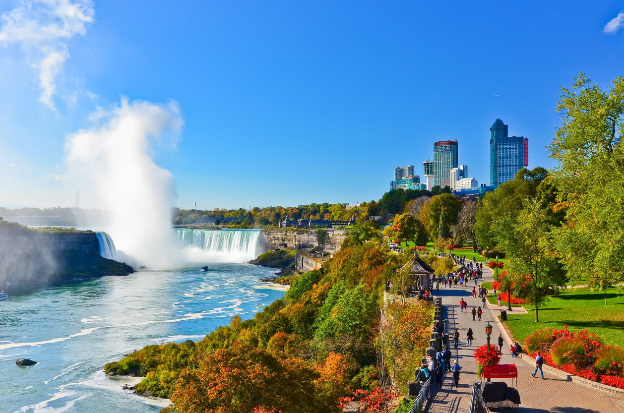 Can I walk from Niagara Falls NY to Canada1